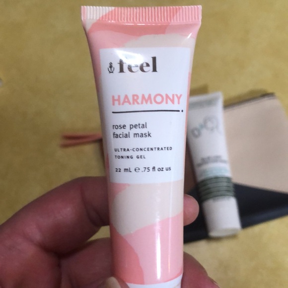 3 Piece Mask Bundle w/Makeup Bag - Picture 8 of 12